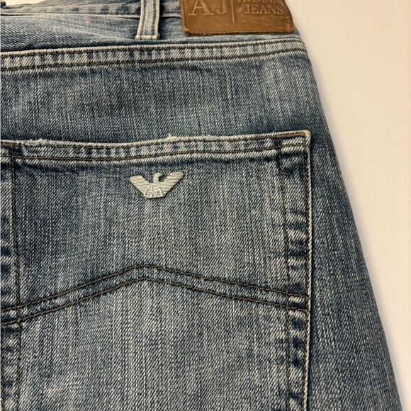 Vintage Armani jeans. In great condition size 33 waist and 30 length.